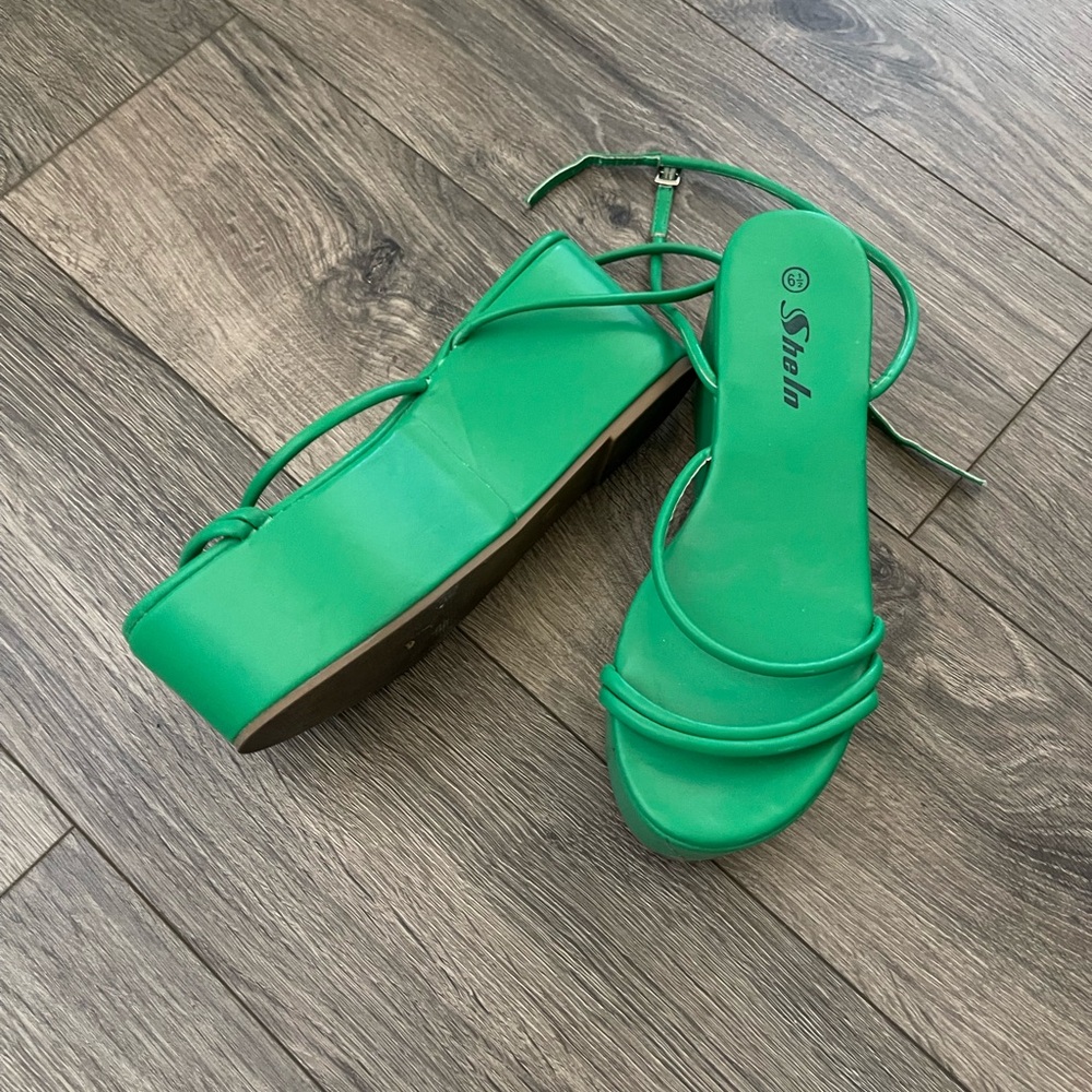 SHEIN Vibrant Green Strappy Platform Sandals!